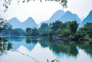 我马上要去面试 重庆凯宾斯基酒店的客房部秘书 要准备些什么啊 薪酬怎么样呢