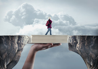 我马上要去面试 重庆凯宾斯基酒店的客房部秘书 要准备些什么啊 薪酬怎么样呢