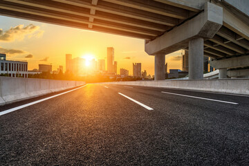 我马上要去面试 重庆凯宾斯基酒店的客房部秘书 要准备些什么啊 薪酬怎么样呢