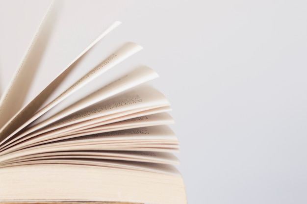 我马上要去面试 重庆凯宾斯基酒店的客房部秘书 要准备些什么啊 薪酬怎么样呢