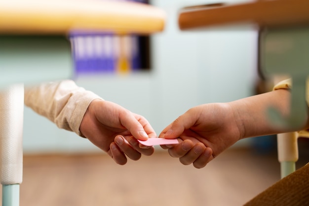 我马上要去面试 重庆凯宾斯基酒店的客房部秘书 要准备些什么啊 薪酬怎么样呢