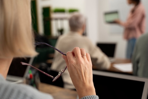 我马上要去面试 重庆凯宾斯基酒店的客房部秘书 要准备些什么啊 薪酬怎么样呢