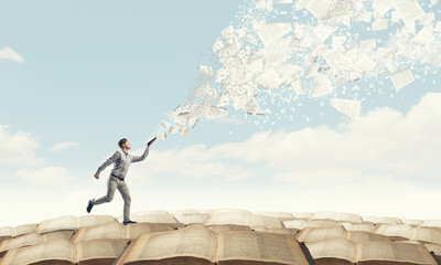 我马上要去面试 重庆凯宾斯基酒店的客房部秘书 要准备些什么啊 薪酬怎么样呢