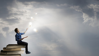 我马上要去面试 重庆凯宾斯基酒店的客房部秘书 要准备些什么啊 薪酬怎么样呢